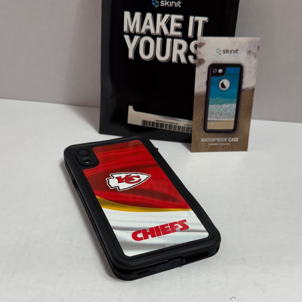 Skinit Chiefs Red and White Phone Cover